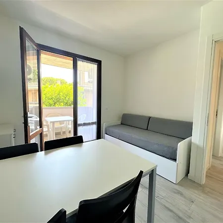 Flat With Pool Access *