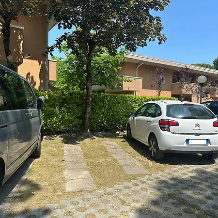 Flat With Pool Access *