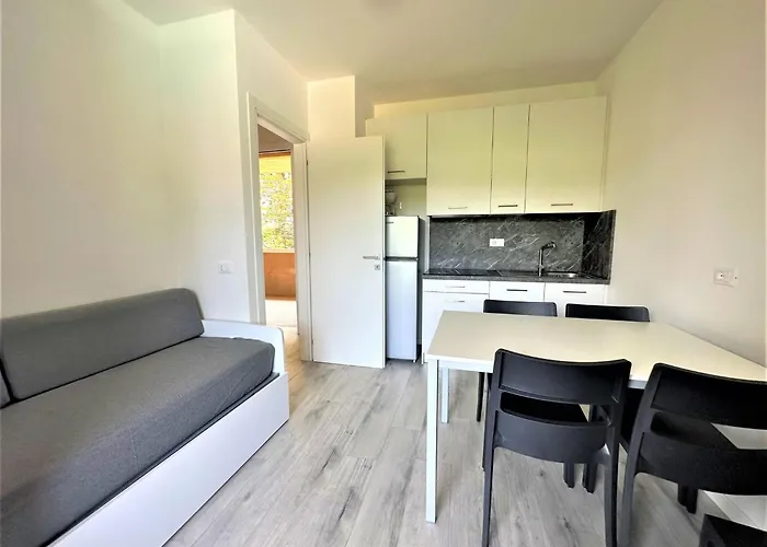 아파트 Flat With Pool Access