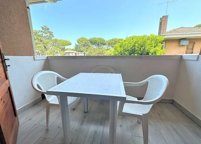 Flat With Pool Access