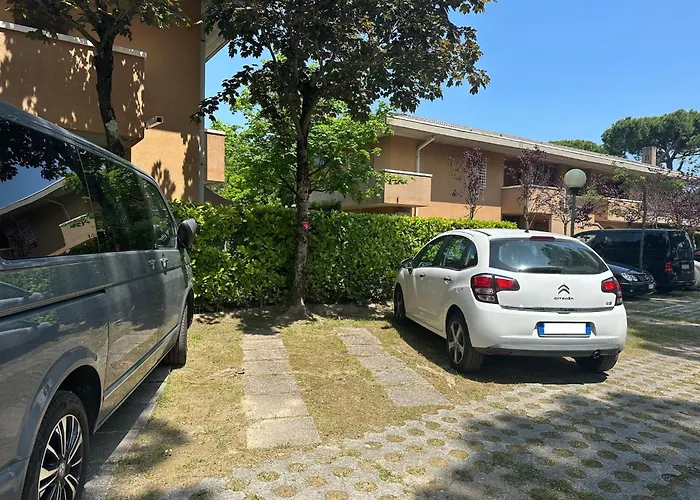 Flat With Pool Access *